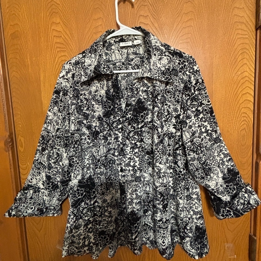 Cato Black and White Floral Print Button Up Top 18/20